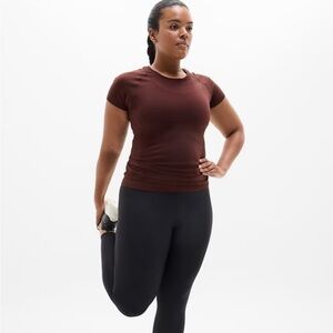 Momentum seamless tee